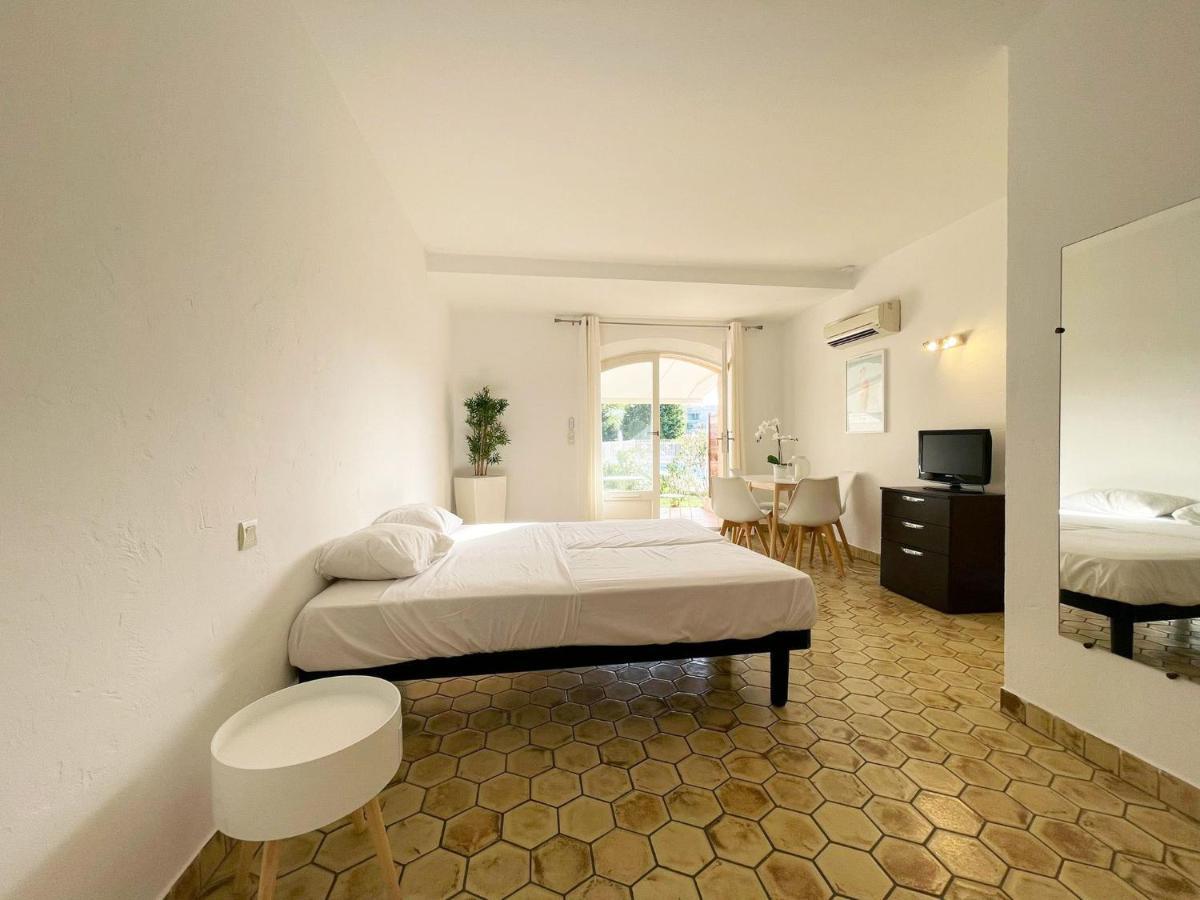 Studio 2 - Les Suites De Robinson - Residence Avec Piscine En Bord De Siagne, A Mandelieu エクステリア 写真