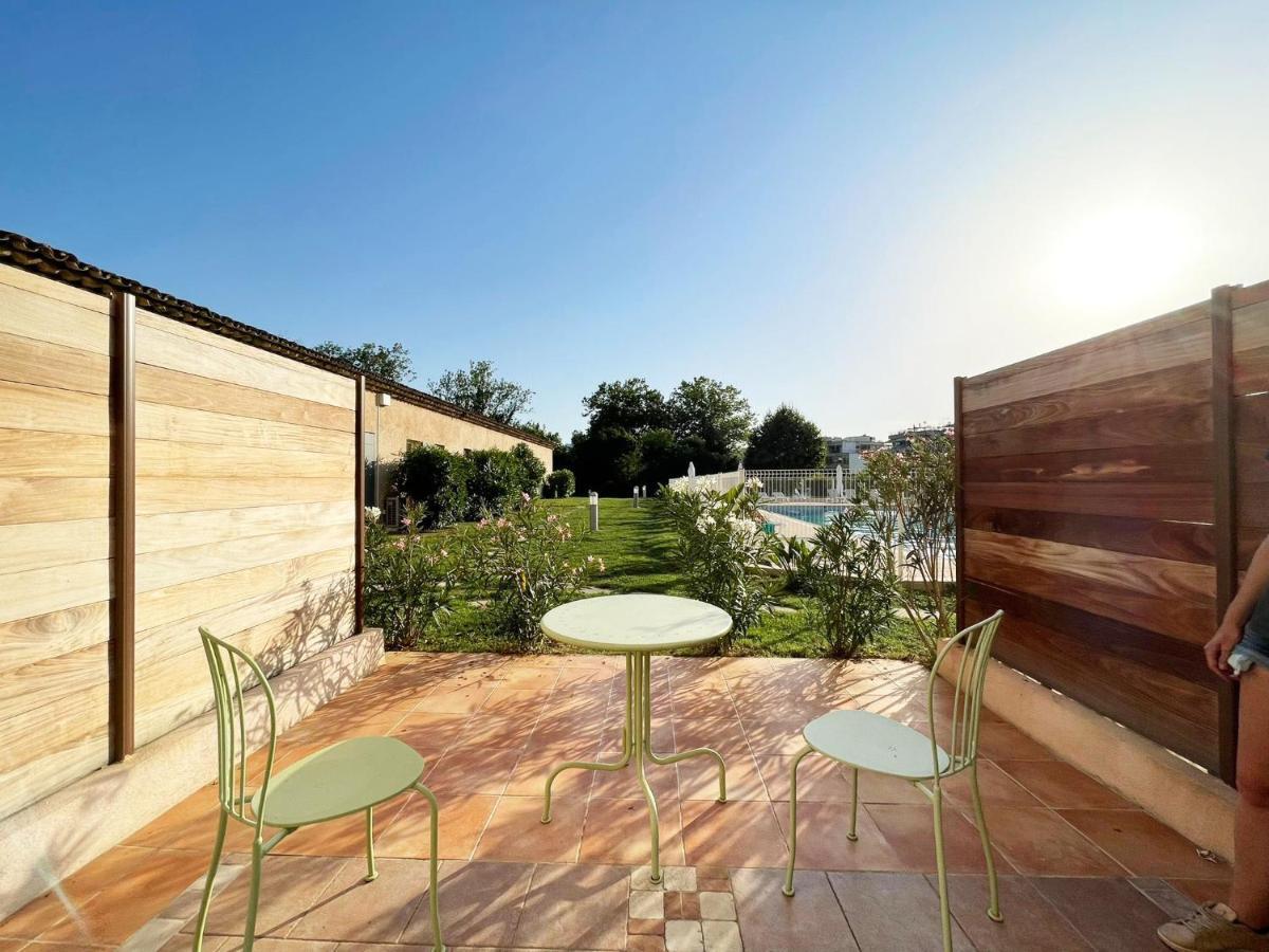 Studio 2 - Les Suites De Robinson - Residence Avec Piscine En Bord De Siagne, A Mandelieu エクステリア 写真